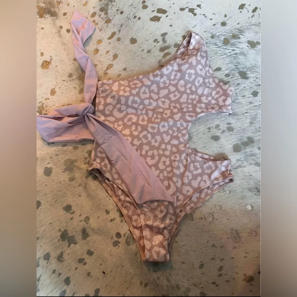 Pink Lily One-Shoulder Leopard Print One Piece - Picture 3 of 3